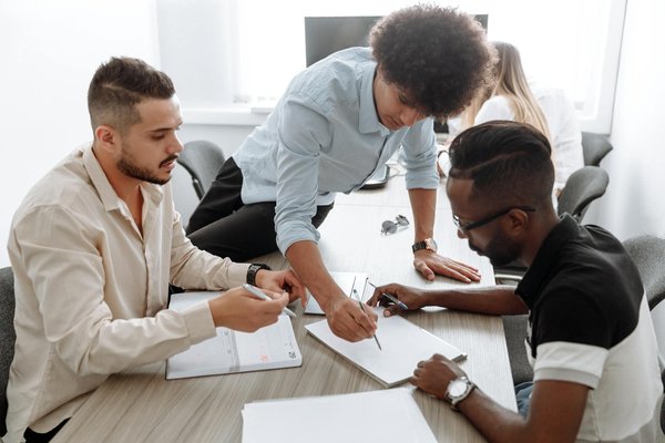 What are the benefits of having a mentor for UK entrepreneurs?